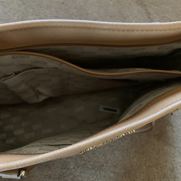 Brand new Michael Kohrs bag and matching wallet - Picture 2 of 2